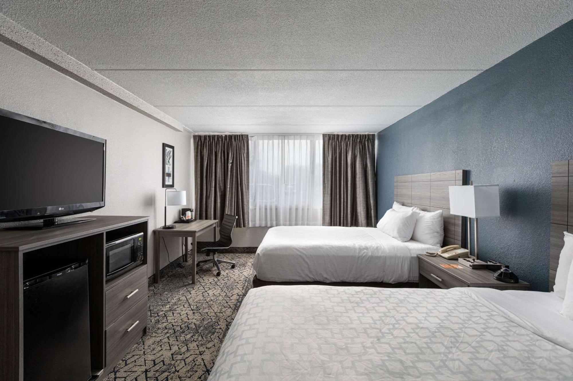 Hotel Clarion & Convention Center 3*